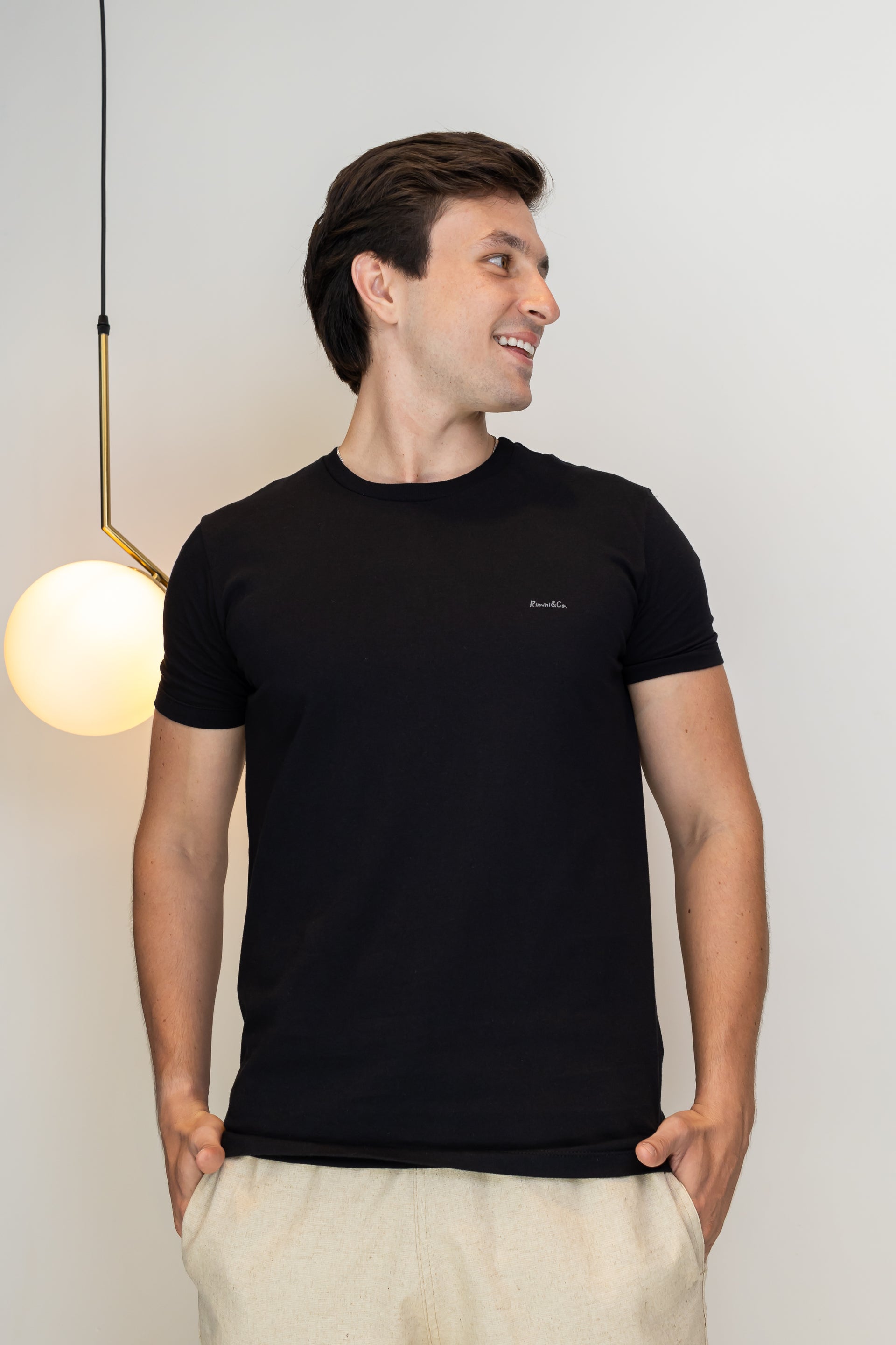 Camiseta Básica - Preta