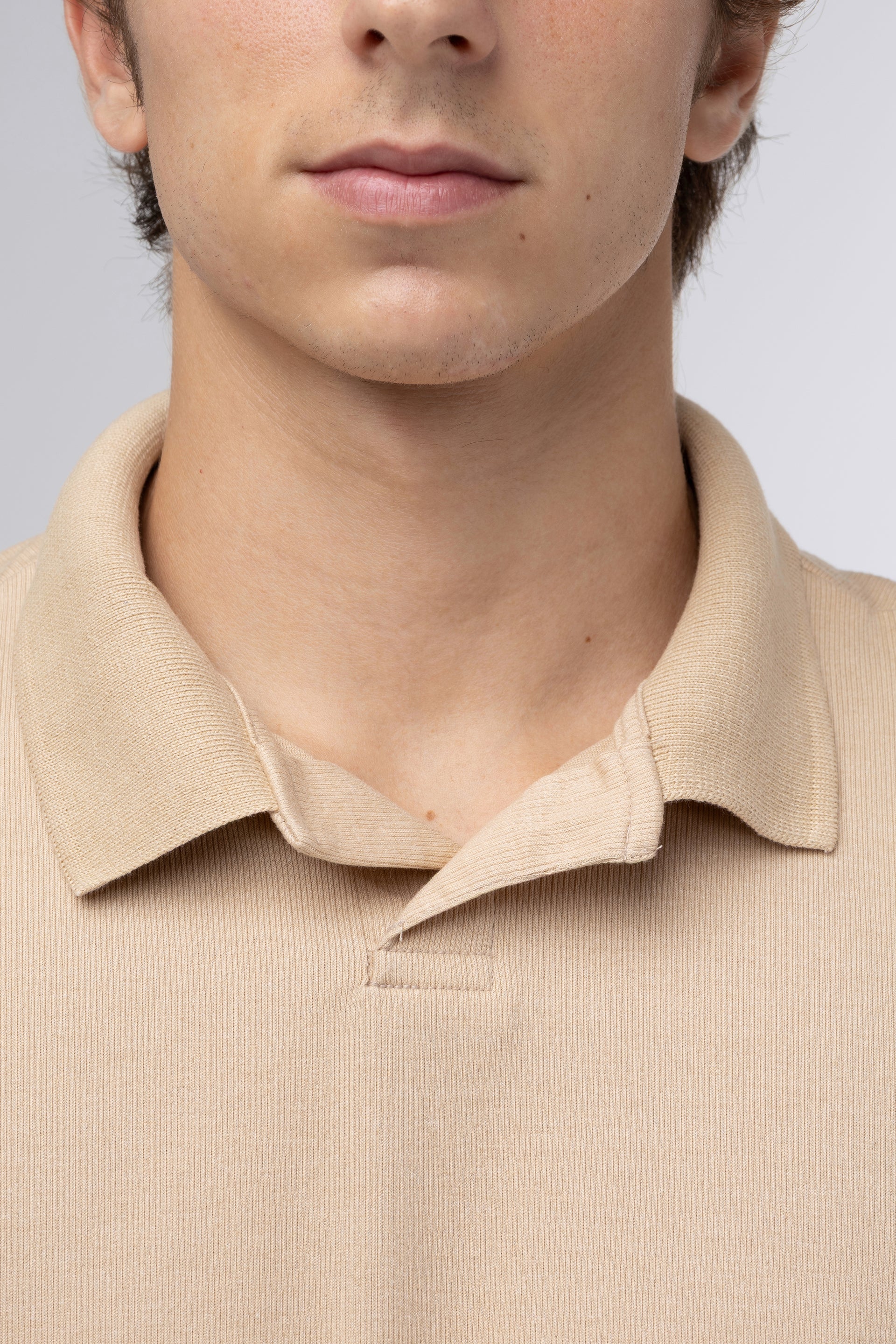 Camisa Polo Gola V - Bege